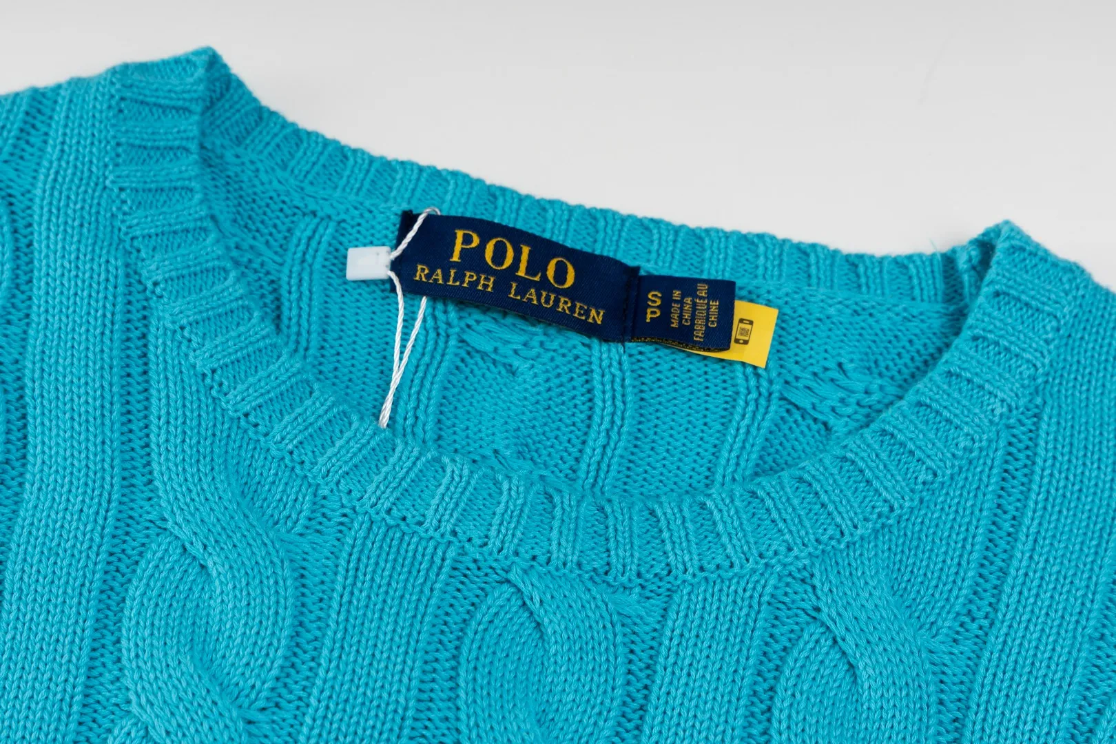 P220 #R91 RALPH LAUREN Ralph Lauren fourteen colors classic small label embroidery round neck pullover cable cardigan sweater men's top, high-density LOGO embroidery on the chest, original customization of tag accessories. Made of pure cotton yarn, pure cotton is skin-friendly and comfortable, small label war horse embroidered twist button round neck sweater 🐎 high quality, follow the blogger to learn how to wear it! Let’s buy a Ralph Lauren cable sweater. It’s a super hard-to-find series after it became popular. It’s hard to find one on the official website. It’s simple and practical to wear, with a lazy and loose feel. The thickened fabric has more texture, feels soft and delicate, and has a loose fit. Whether worn alone or layered, you can wear different styles of fashion with just one piece!   Size：XS S M L Sleeve length: 59/60/61/62/63